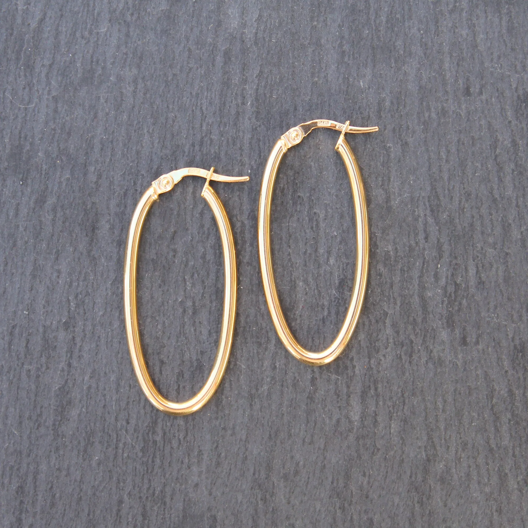 14k Gold Classic Oval Hoop Earrings