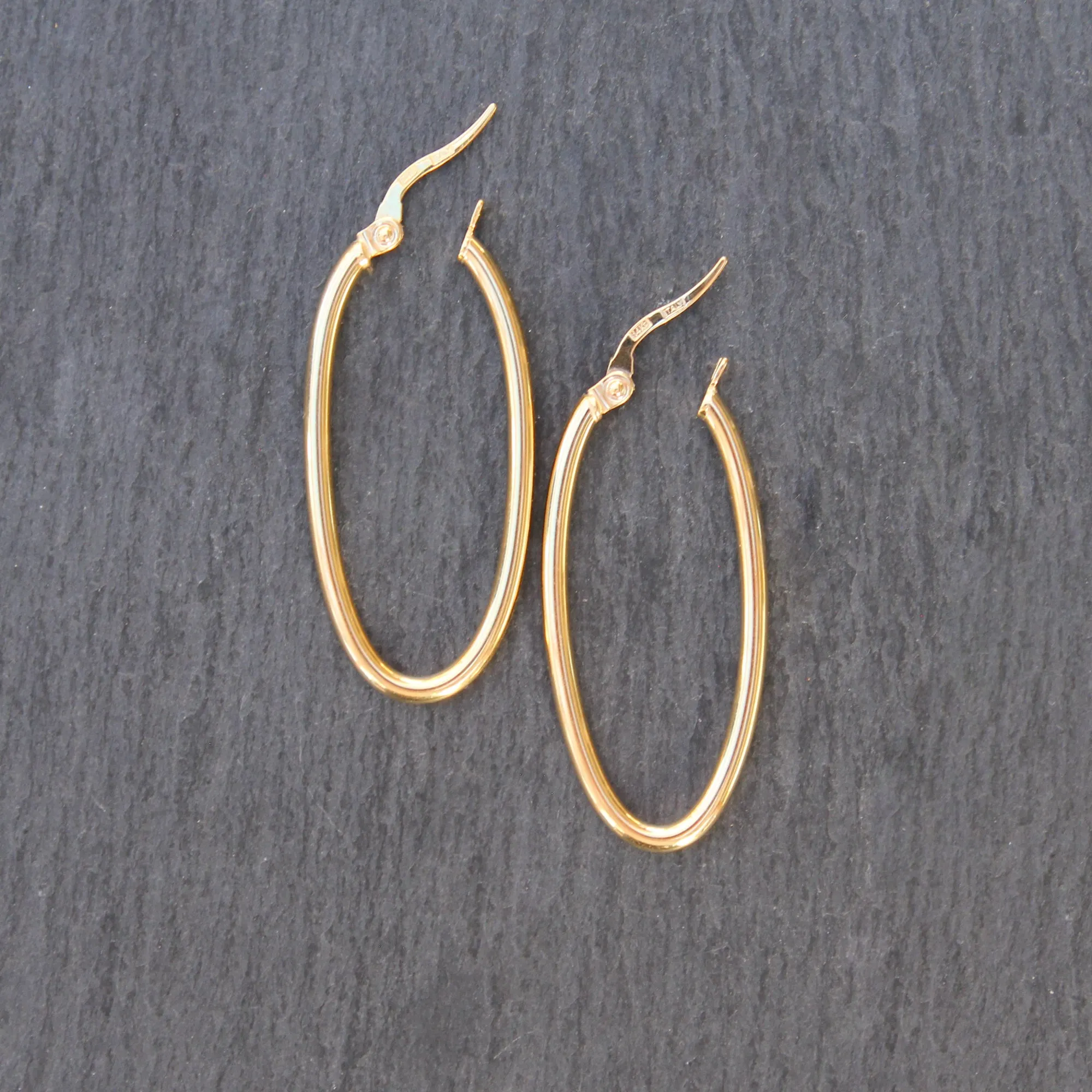 14k Gold Classic Oval Hoop Earrings
