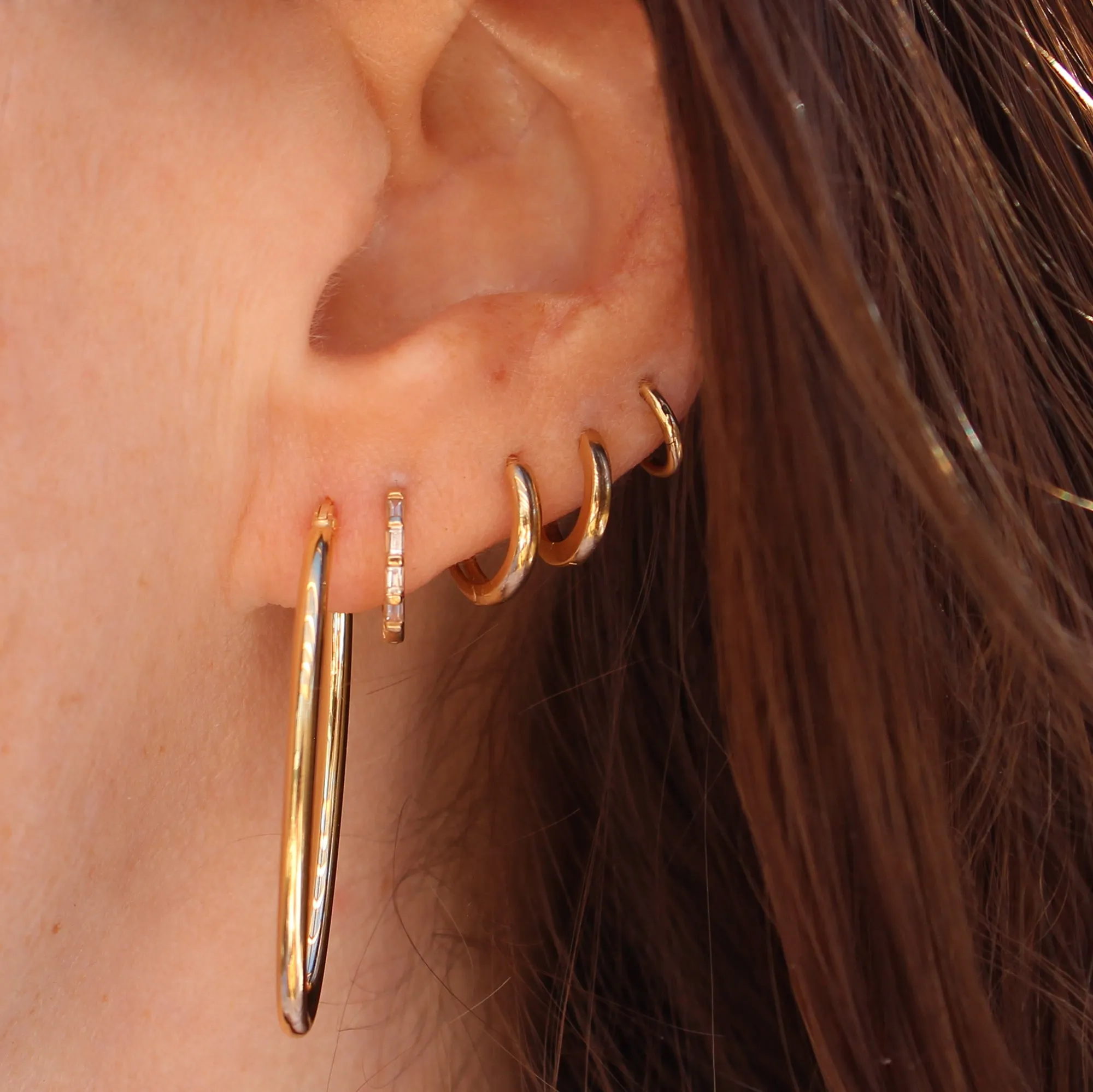 14k Gold Classic Oval Hoop Earrings