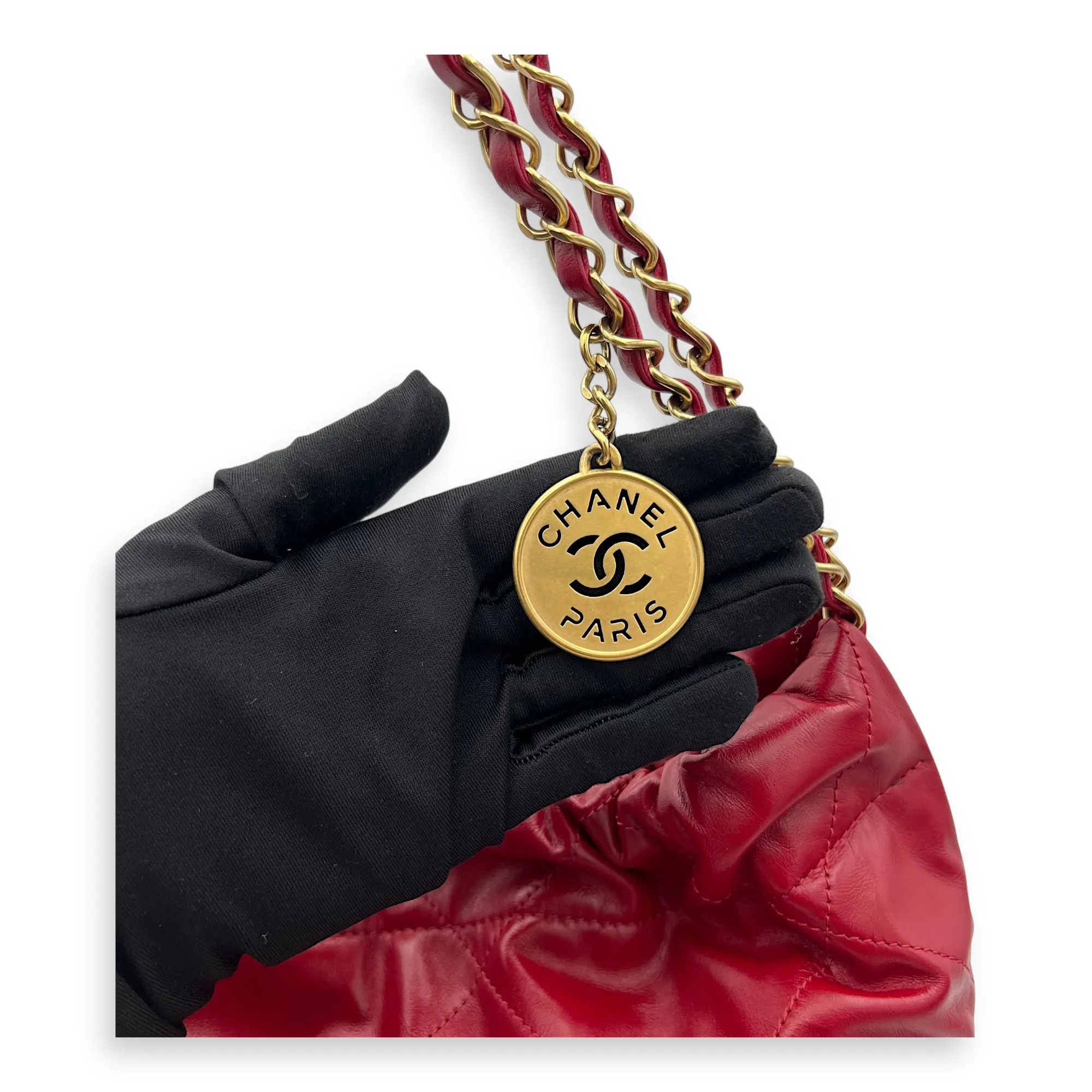 22 Tote Medium Red Tote Bag in Calfskin, Gold hardware