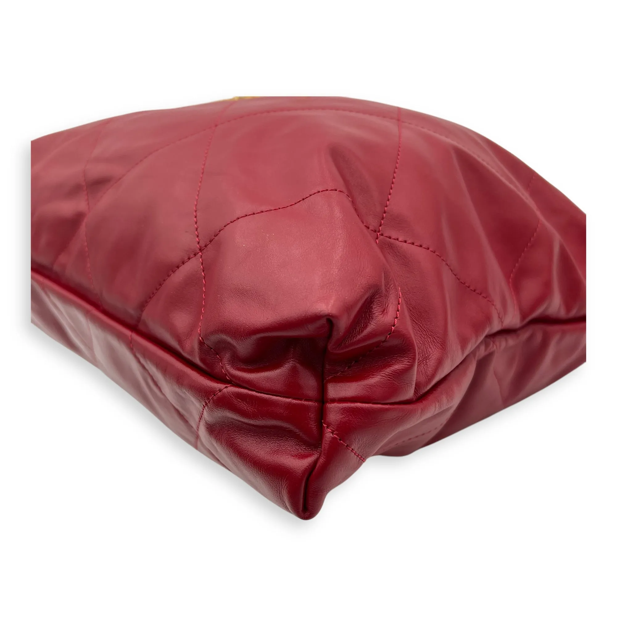22 Tote Medium Red Tote Bag in Calfskin, Gold hardware
