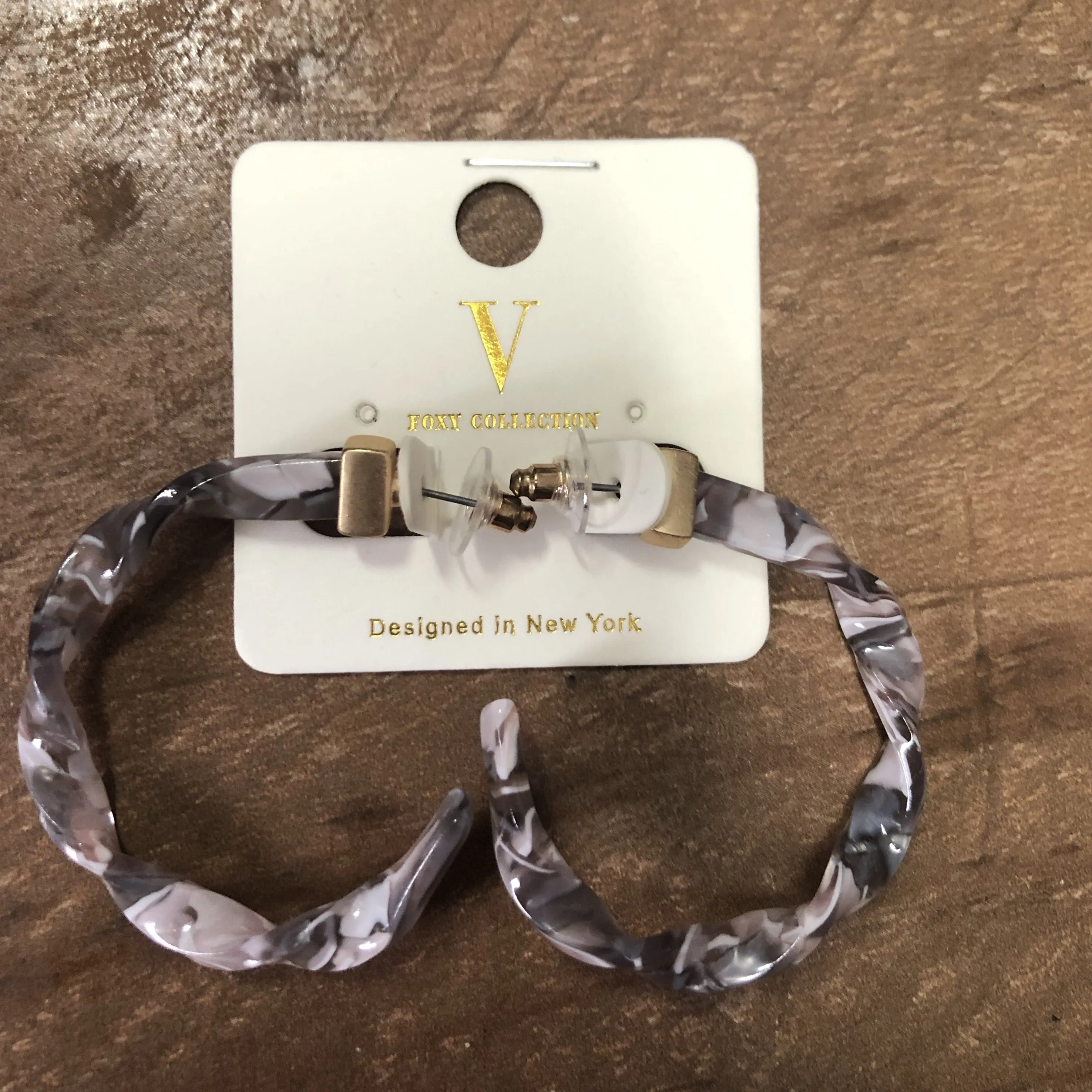 Allison Twist Hoop Earring