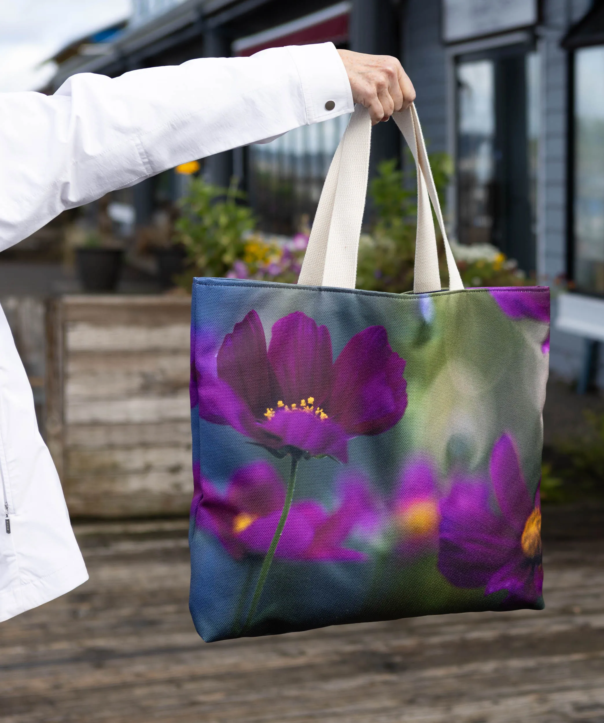 Anemone Shopping Tote