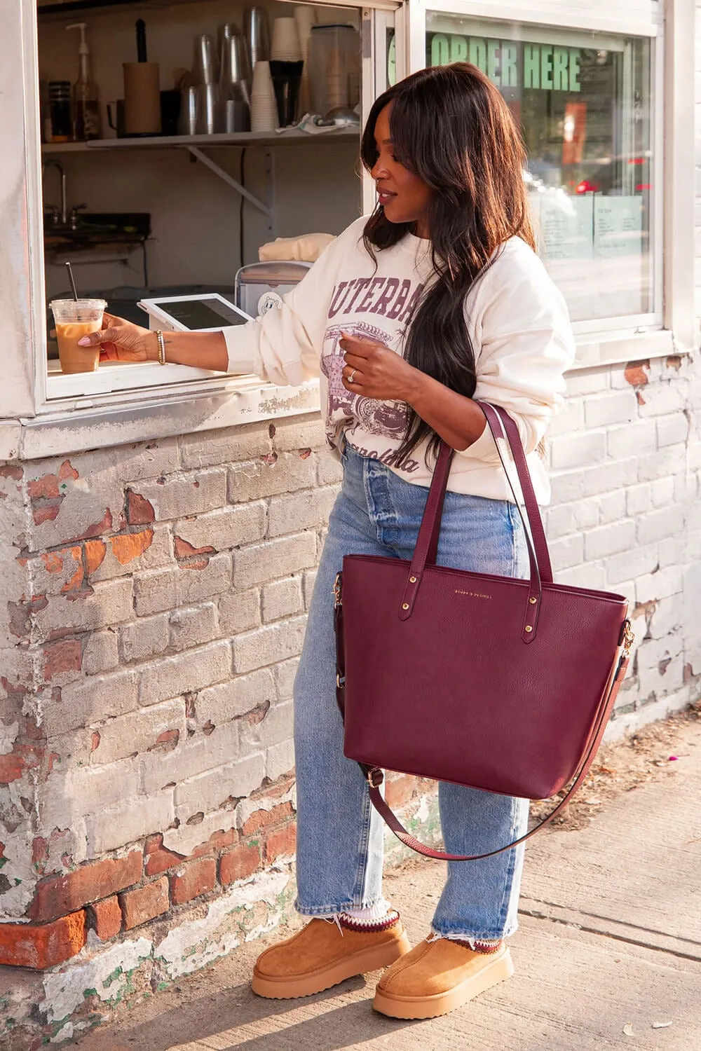 GO-GETTER TOTE berry