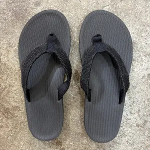 INDOSOLE   MEN’S FLIP FLOPS RECYCLED PABLE STRAPS   BLACK/KETAPANG