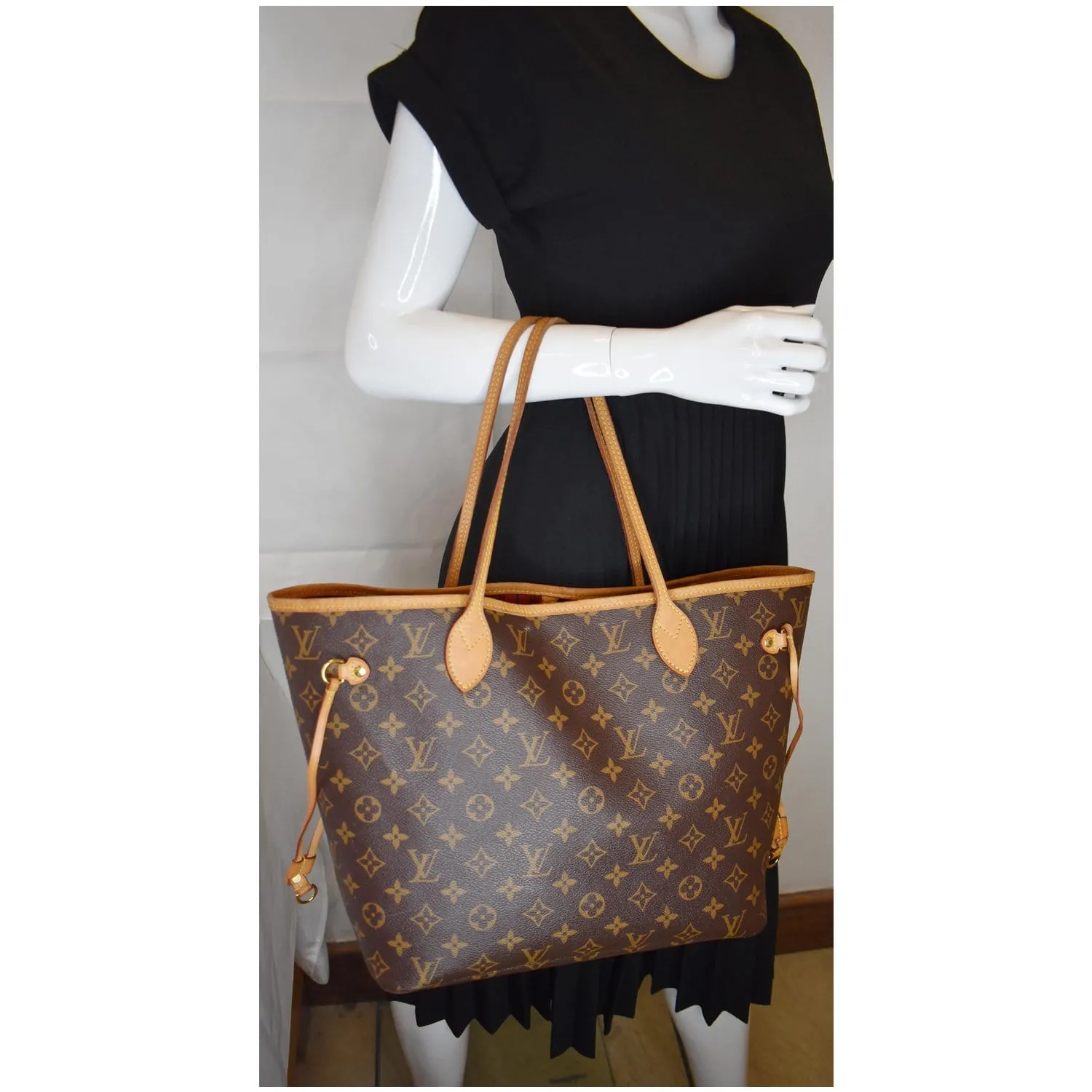 LOUIS VUITTON Neverfull Monogram Canvas Tote Shoulder Bag Brown