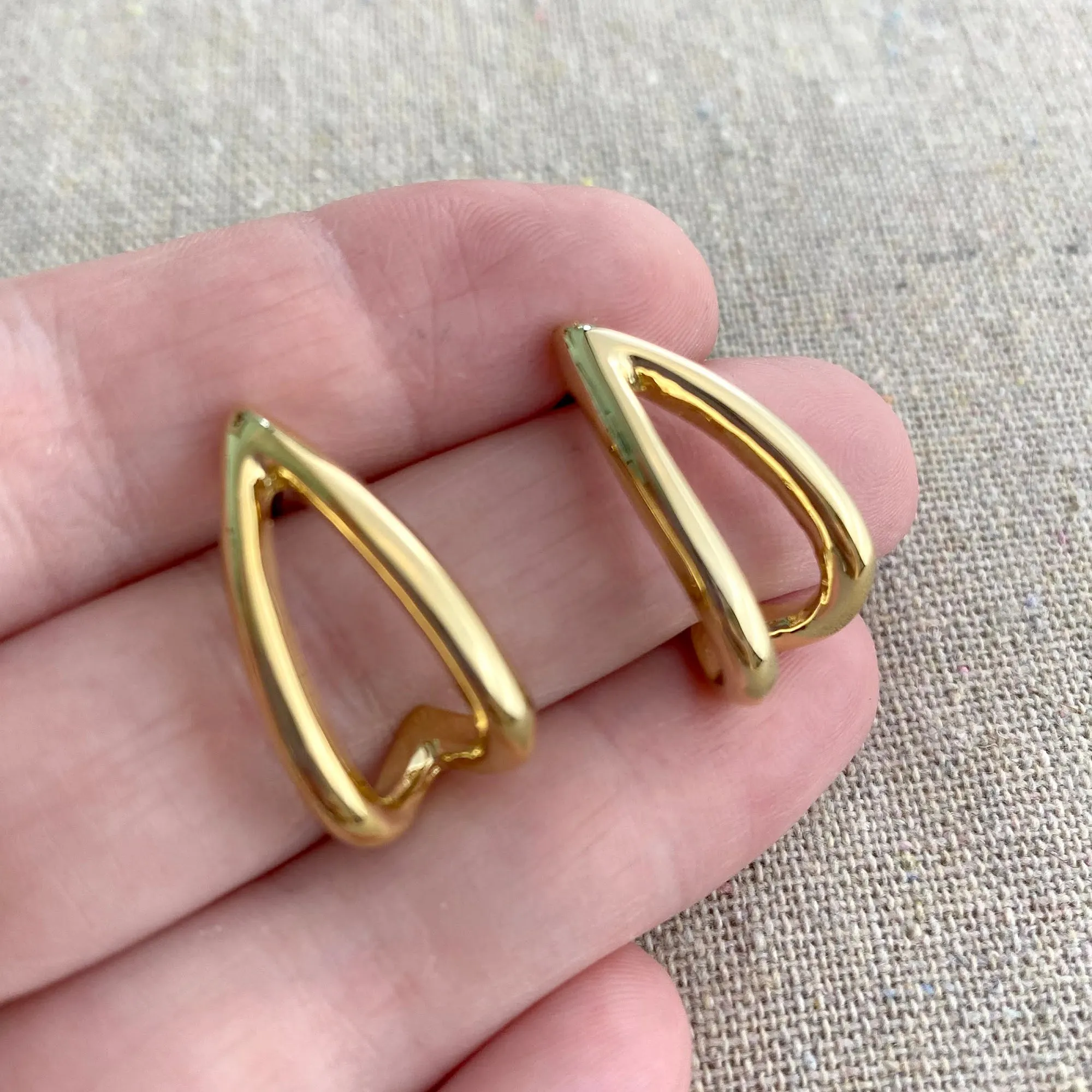 Modern Double Curved Hoop Posts • Gold