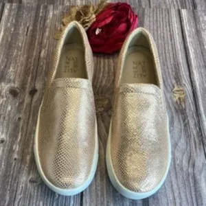 NATURALIZER Marianne Rose Gold Leather Sneakers 8W