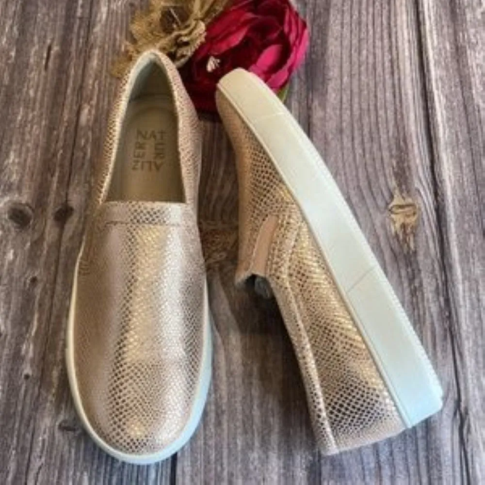 NATURALIZER Marianne Rose Gold Leather Sneakers 8W