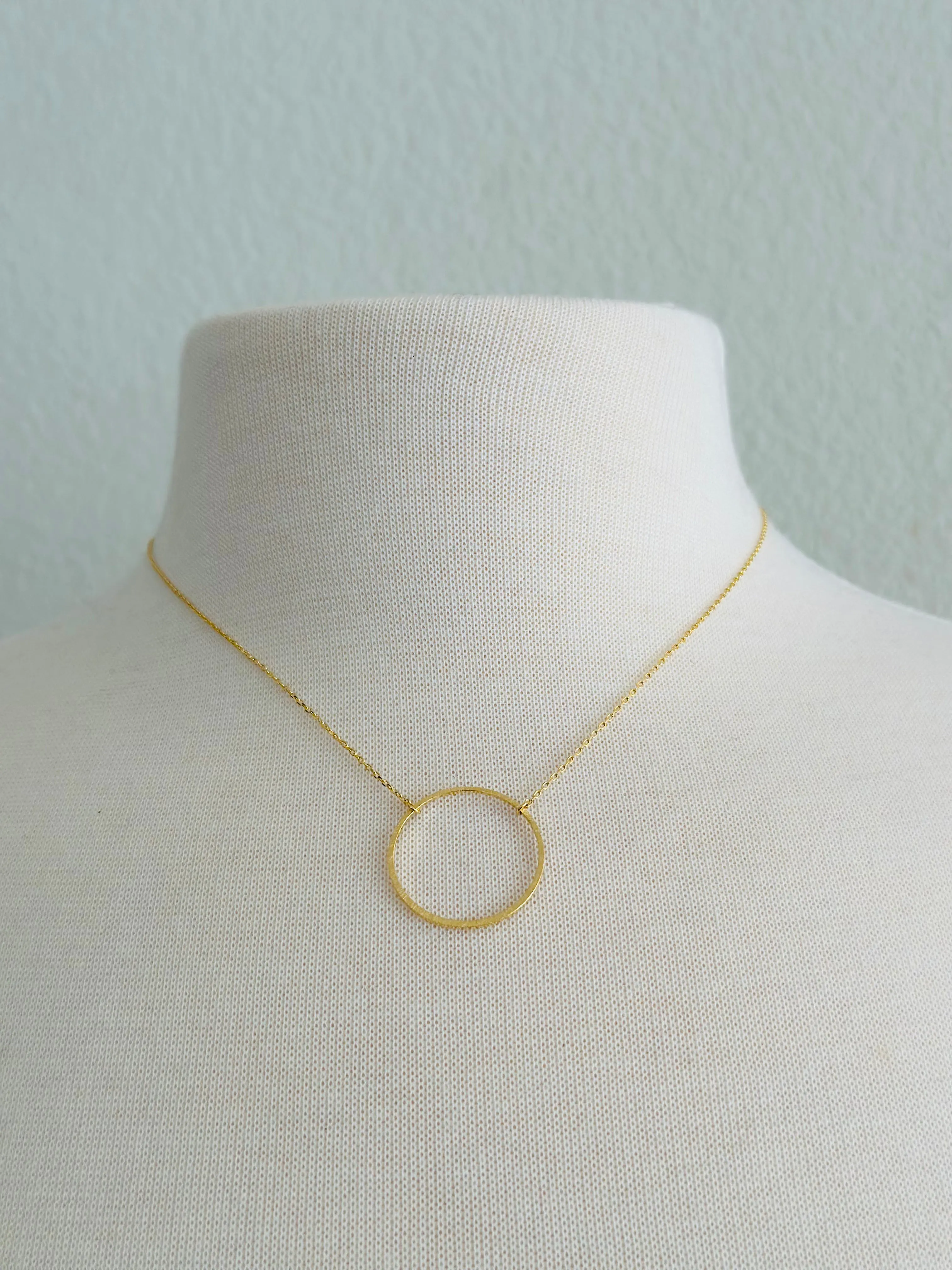NL84 O HOOP NECKLACE
