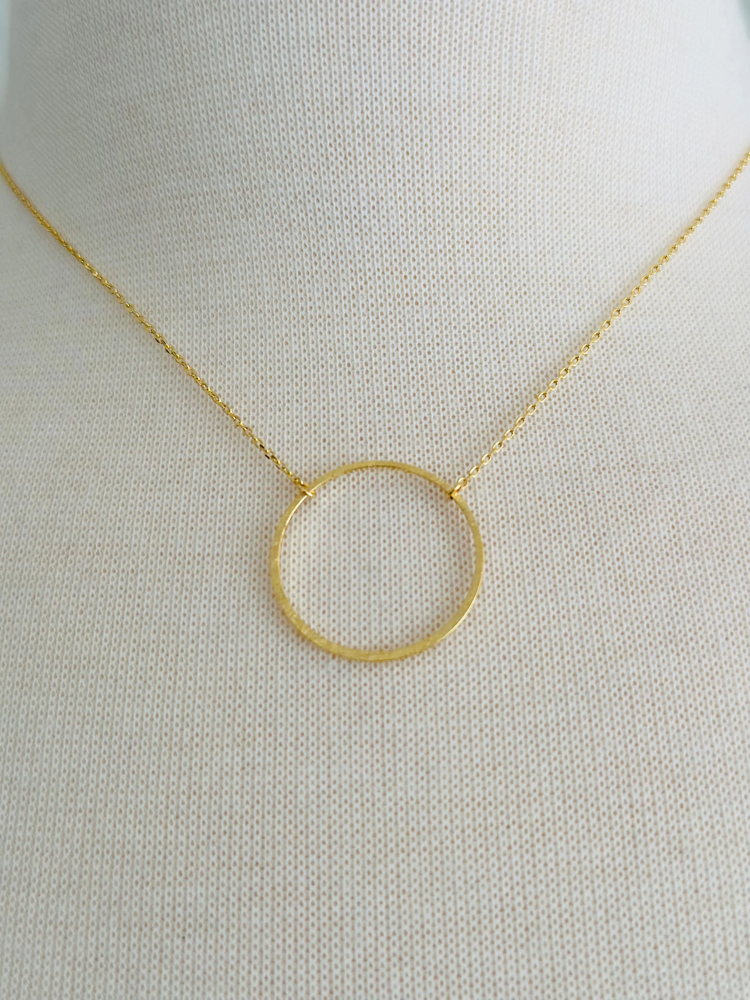 NL84 O HOOP NECKLACE