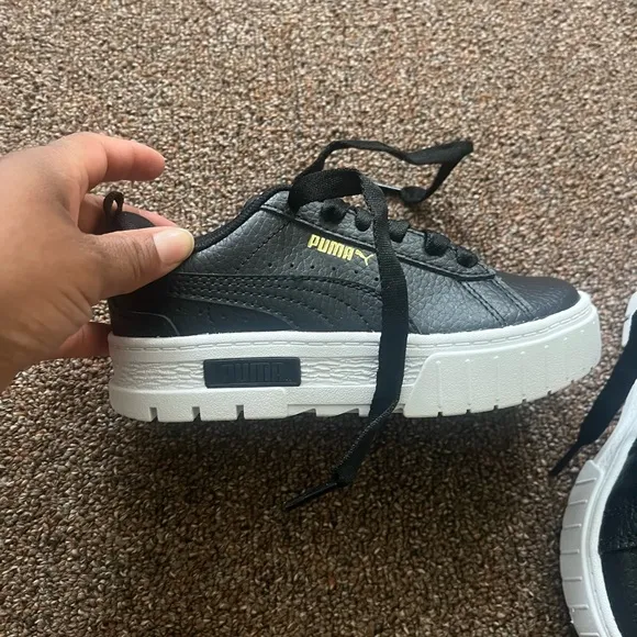 NWT Girls Puma Mayze Sneakers
