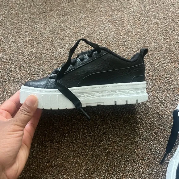 NWT Girls Puma Mayze Sneakers