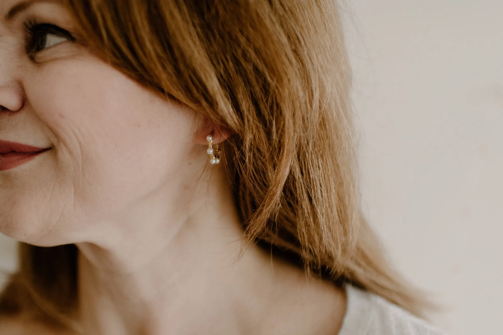 Orb pearl hoop earrings, molten organic gold hoops, mini huggie hoops, dainty pearl hoops, sunshine, wedding bridal pearl, vintage earring
