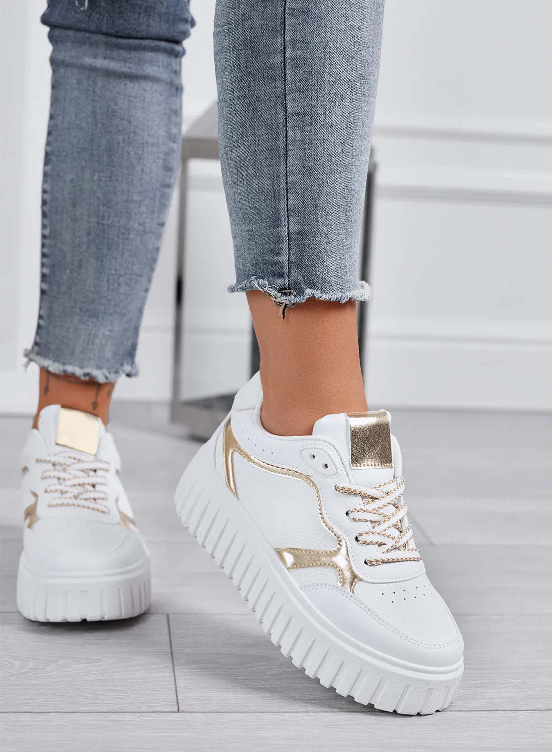 PAMELA - Sneakers bianche platform con dettagli oro