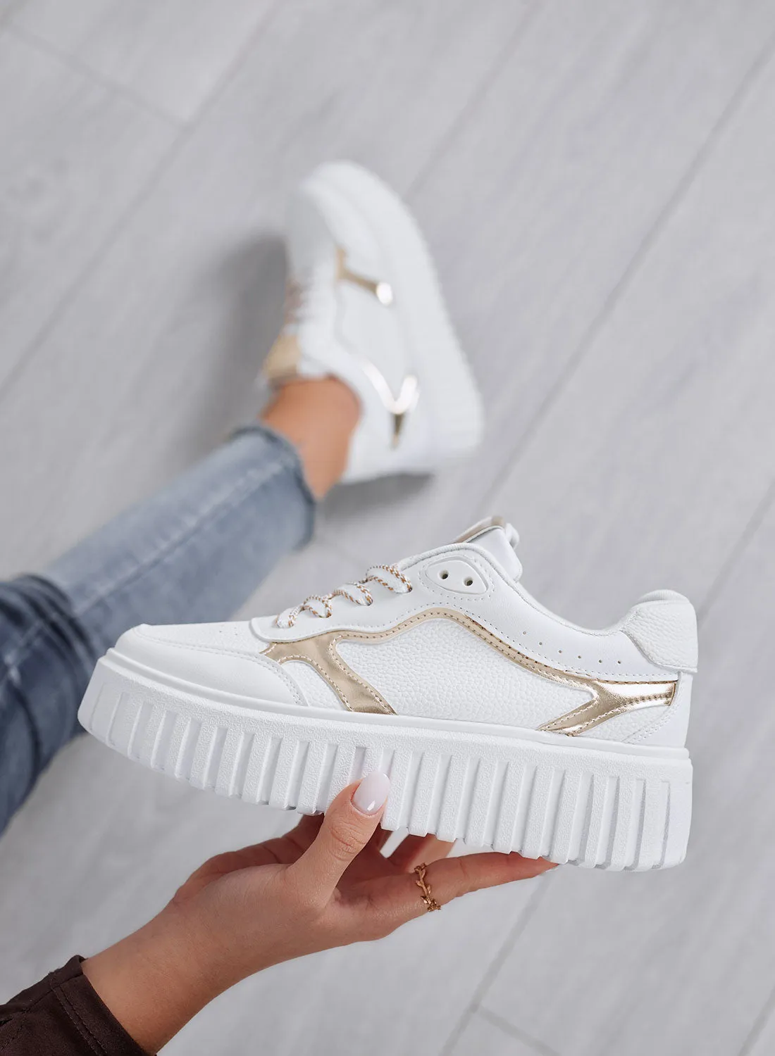 PAMELA - Sneakers bianche platform con dettagli oro