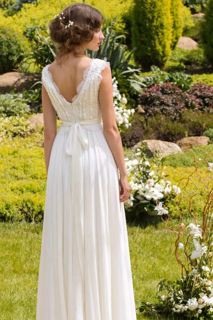 Plunged Sleeveless Chiffon Pleated Wedding Dress With Lace And Bow-715004
