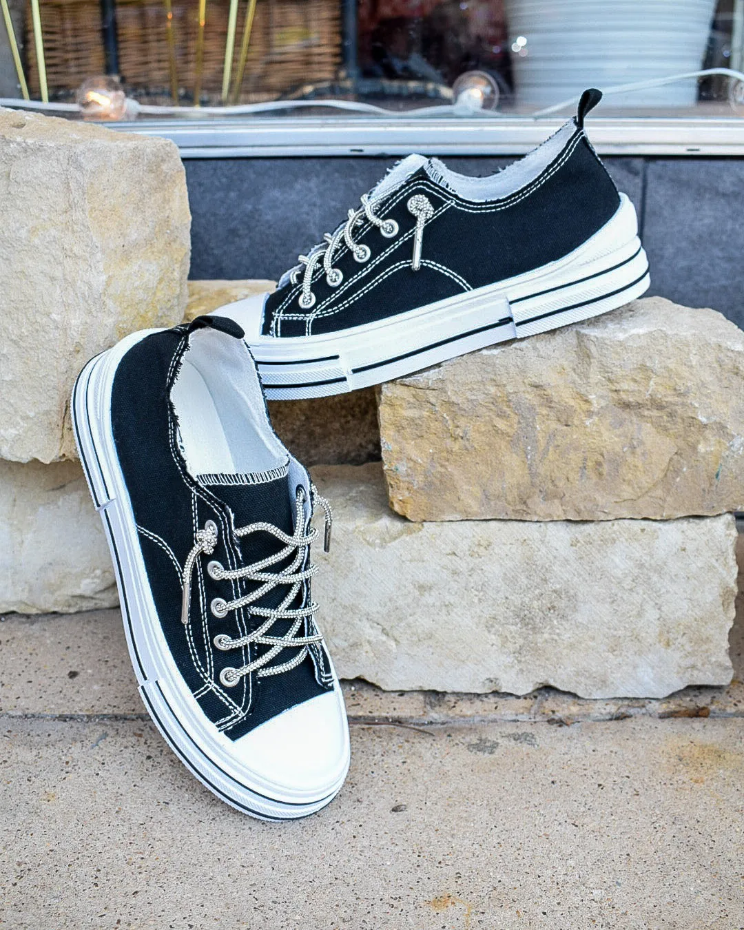 RESTOCKED - AMAN SNEAKS BY VERY G - BLACK