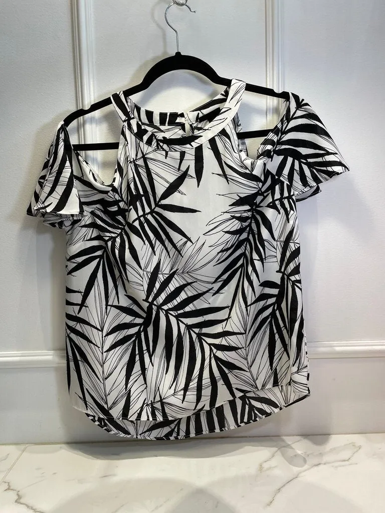 (S) Cold Shoulder Leaf Print Top