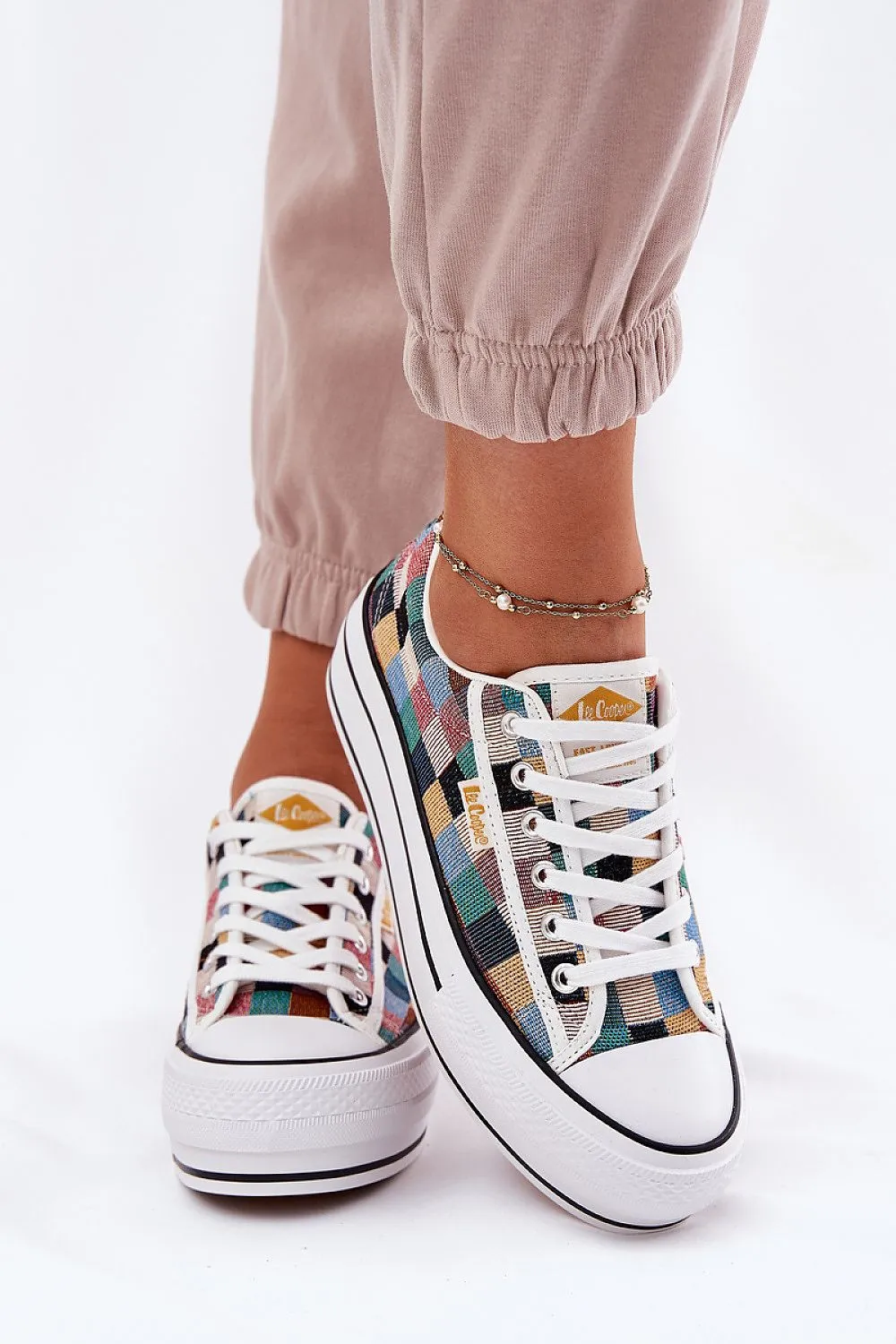 Sneakers Step in style