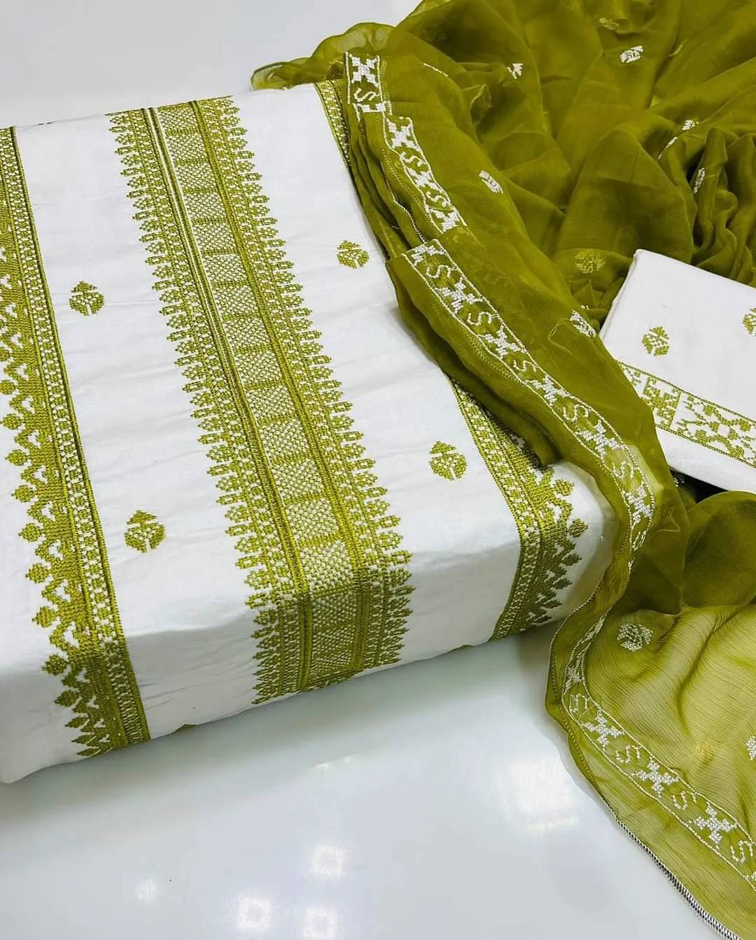 Stuff Cotton Cross Stitched Embroidery Dupatta With Heavy Embroidery Chiffon Dupatta 3PC Suits