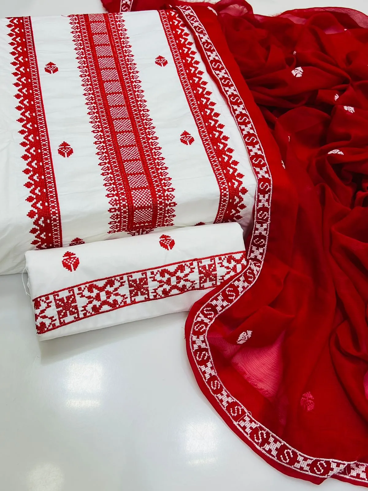 Stuff Cotton Cross Stitched Embroidery Dupatta With Heavy Embroidery Chiffon Dupatta 3PC Suits