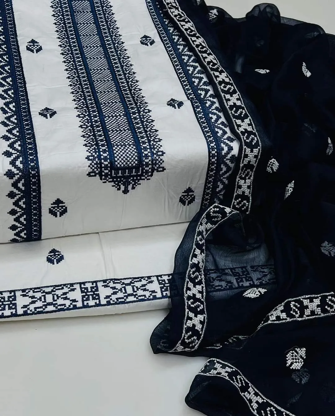 Stuff Cotton Cross Stitched Embroidery Dupatta With Heavy Embroidery Chiffon Dupatta 3PC Suits