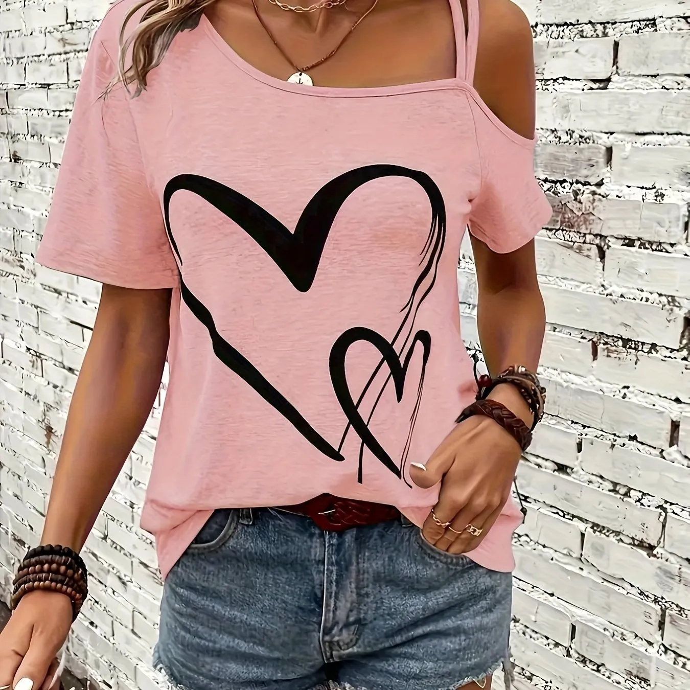 T-shirt - Heart Pattern & Cold Shoulder Design