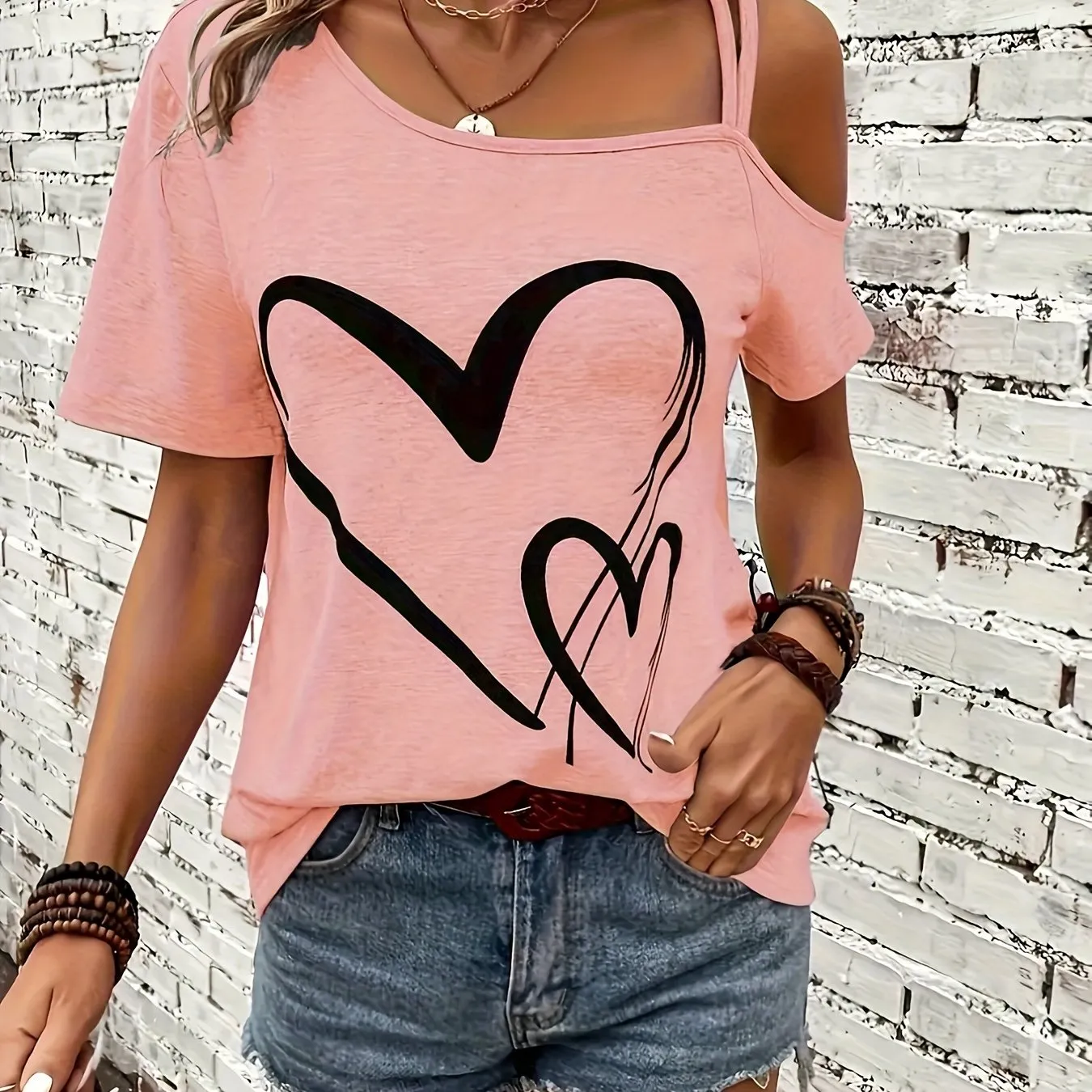 T-shirt - Heart Pattern & Cold Shoulder Design