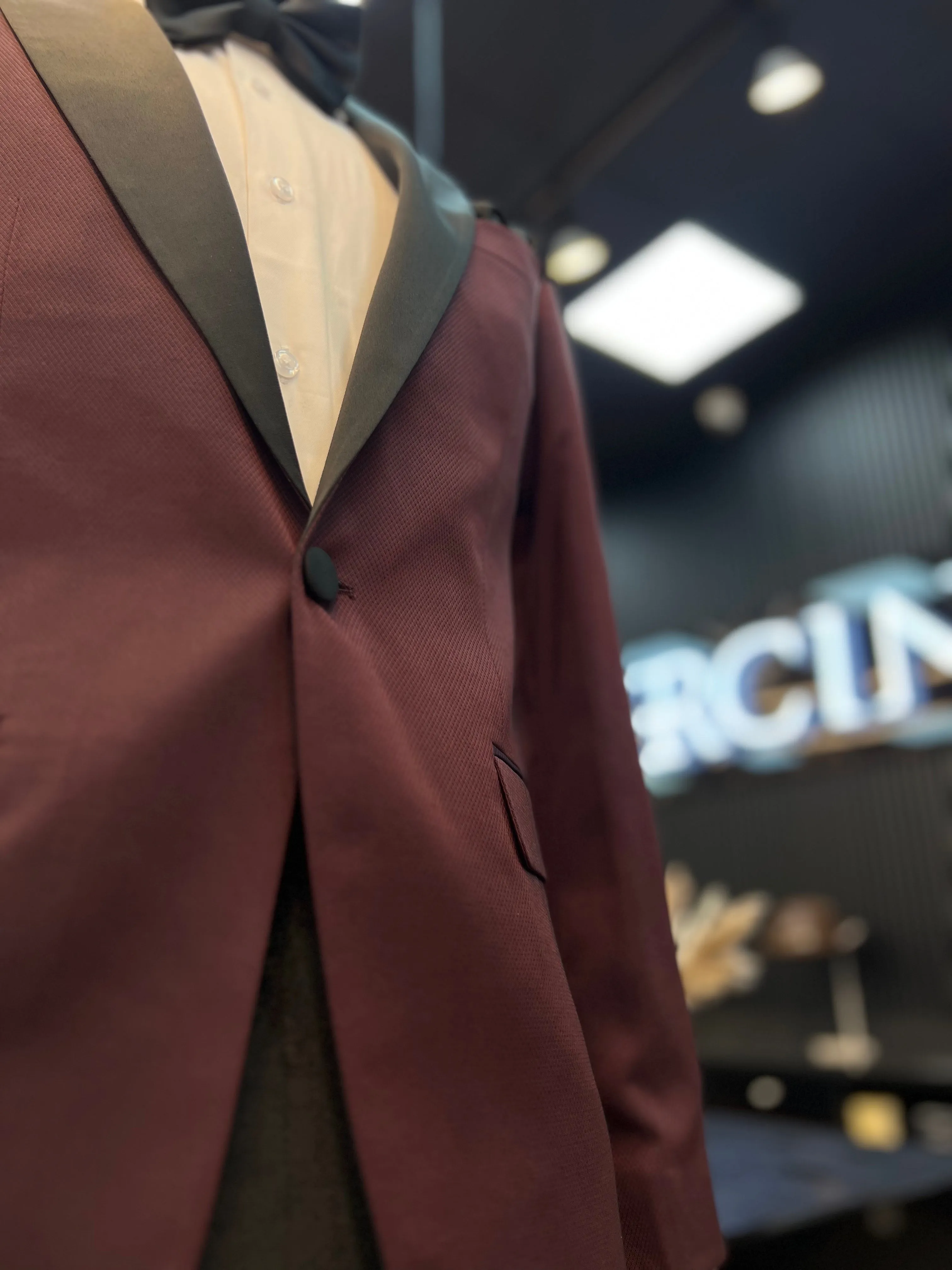 Timeless Burgundy Classic Tuxedo – Fine Elegance & Sophistication
