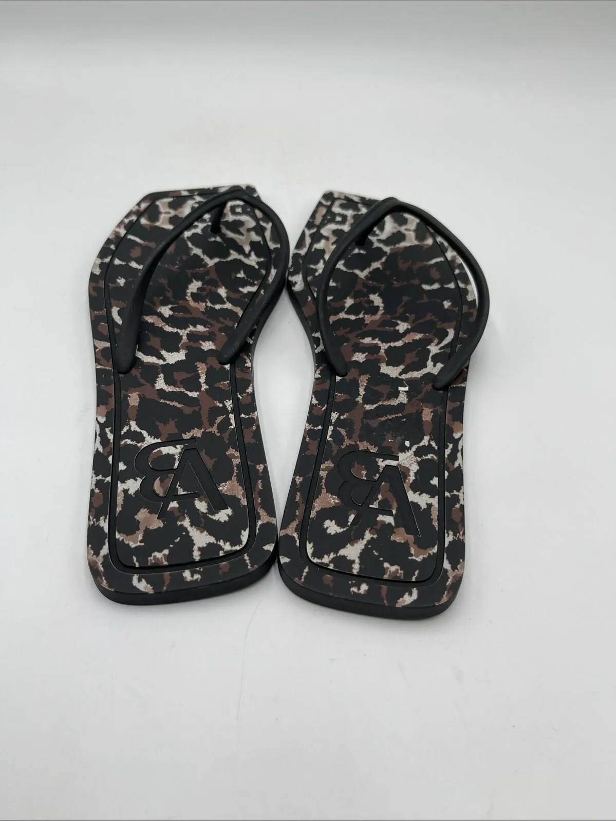 Veronica Beard Analee Square-Toe Leopard Print Flip Flops Black/Brown Size 10M - Very Good