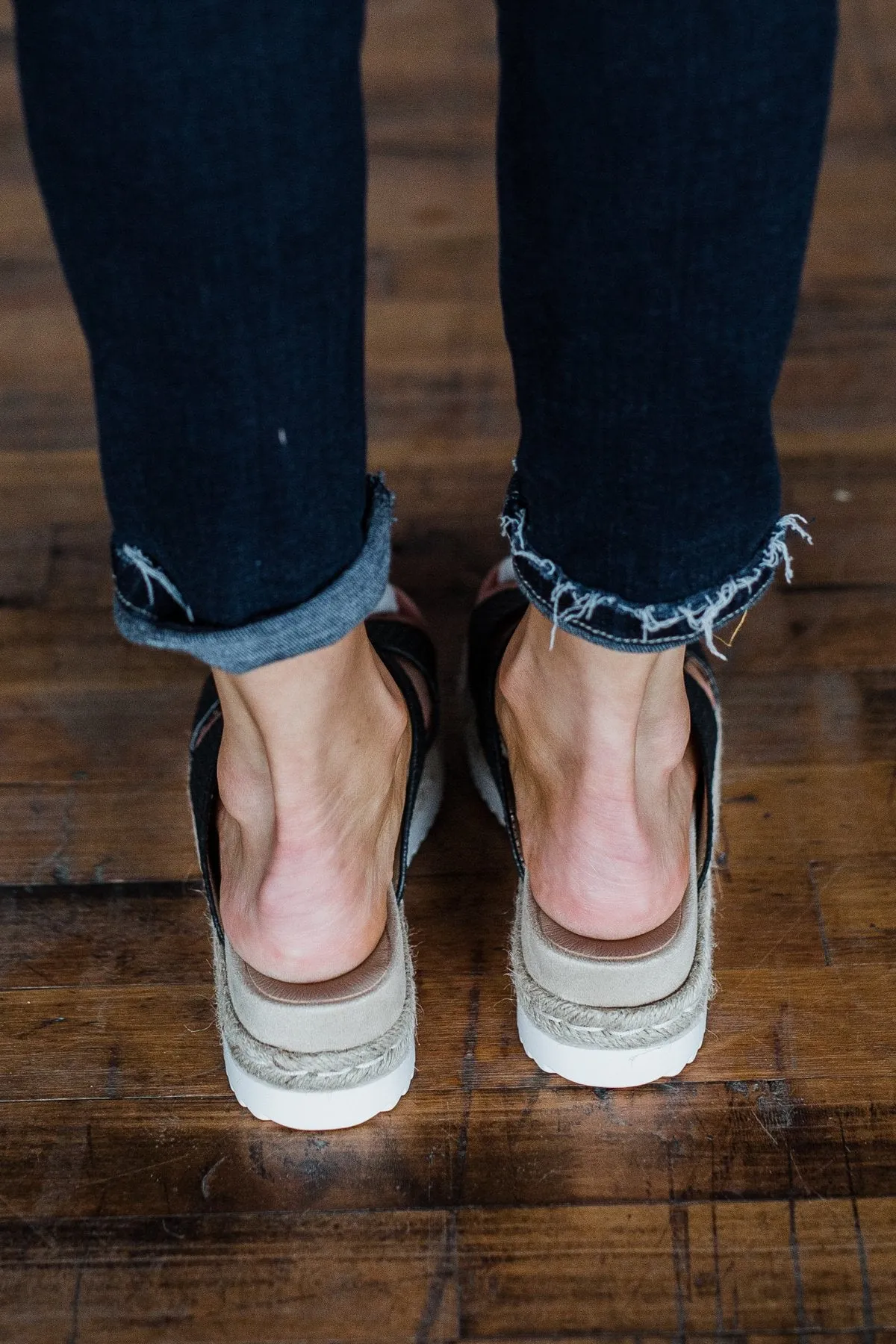 Very G Elvina Platform Sandals- Black