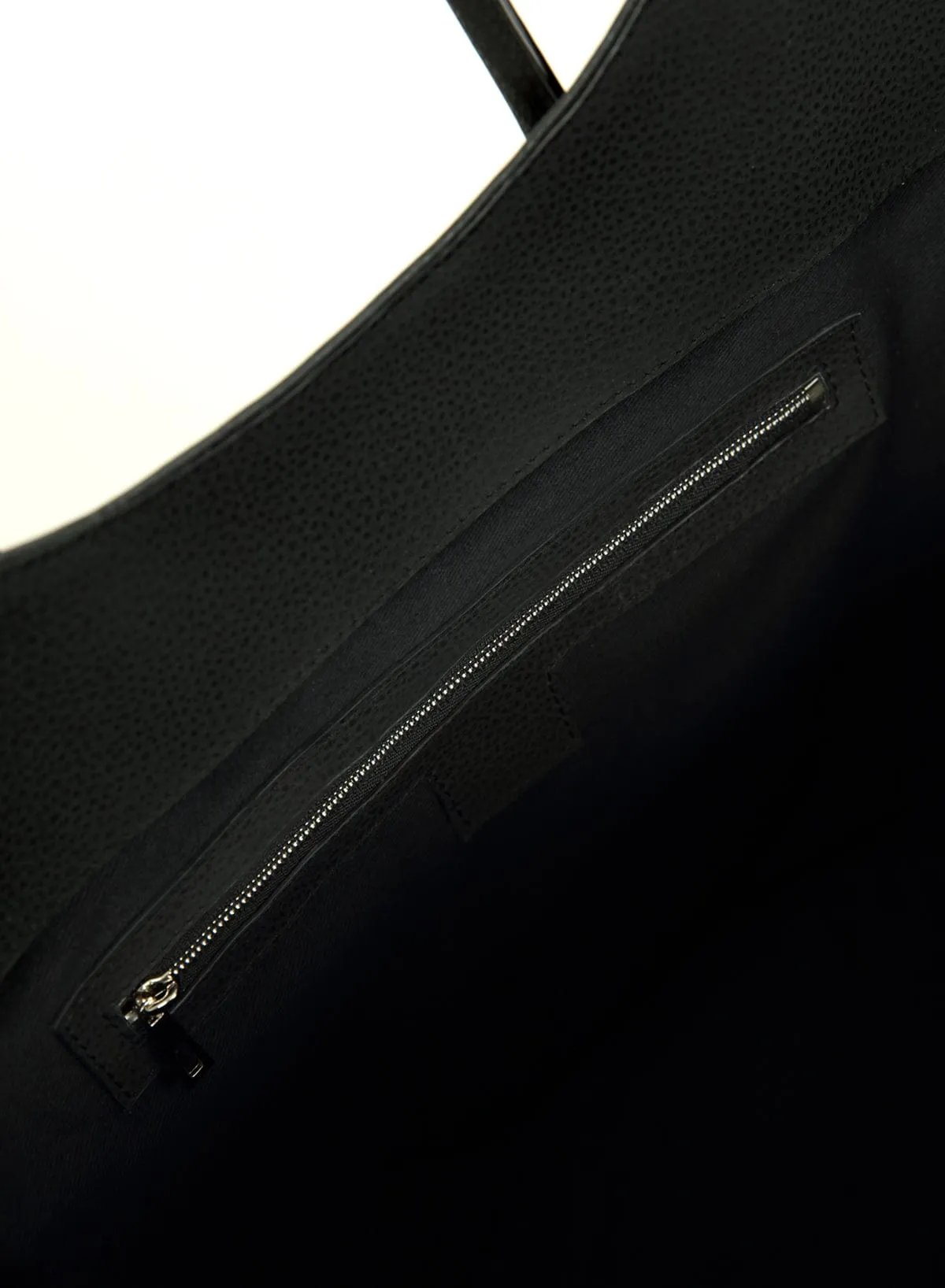 Willow MIRUM® Vegan Leather Tote | Black