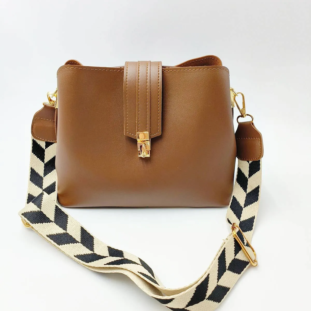 WOMEN RETRO SHOULDER BUCKET BAG_CWAB1552: Brown / (OS) 1