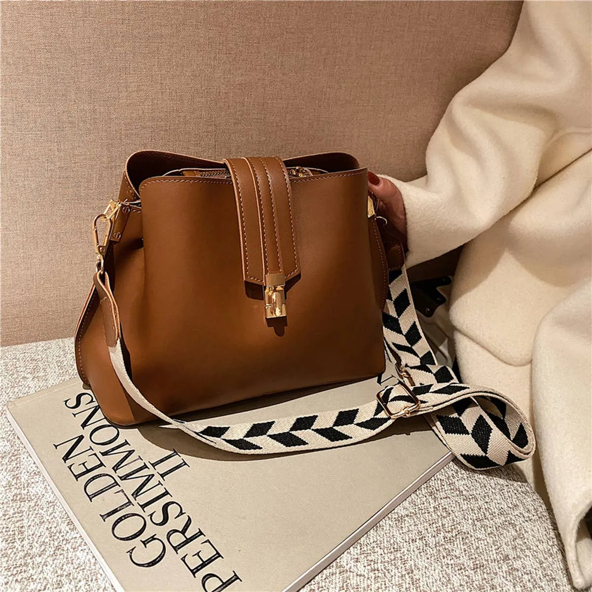 WOMEN RETRO SHOULDER BUCKET BAG_CWAB1552: Brown / (OS) 1