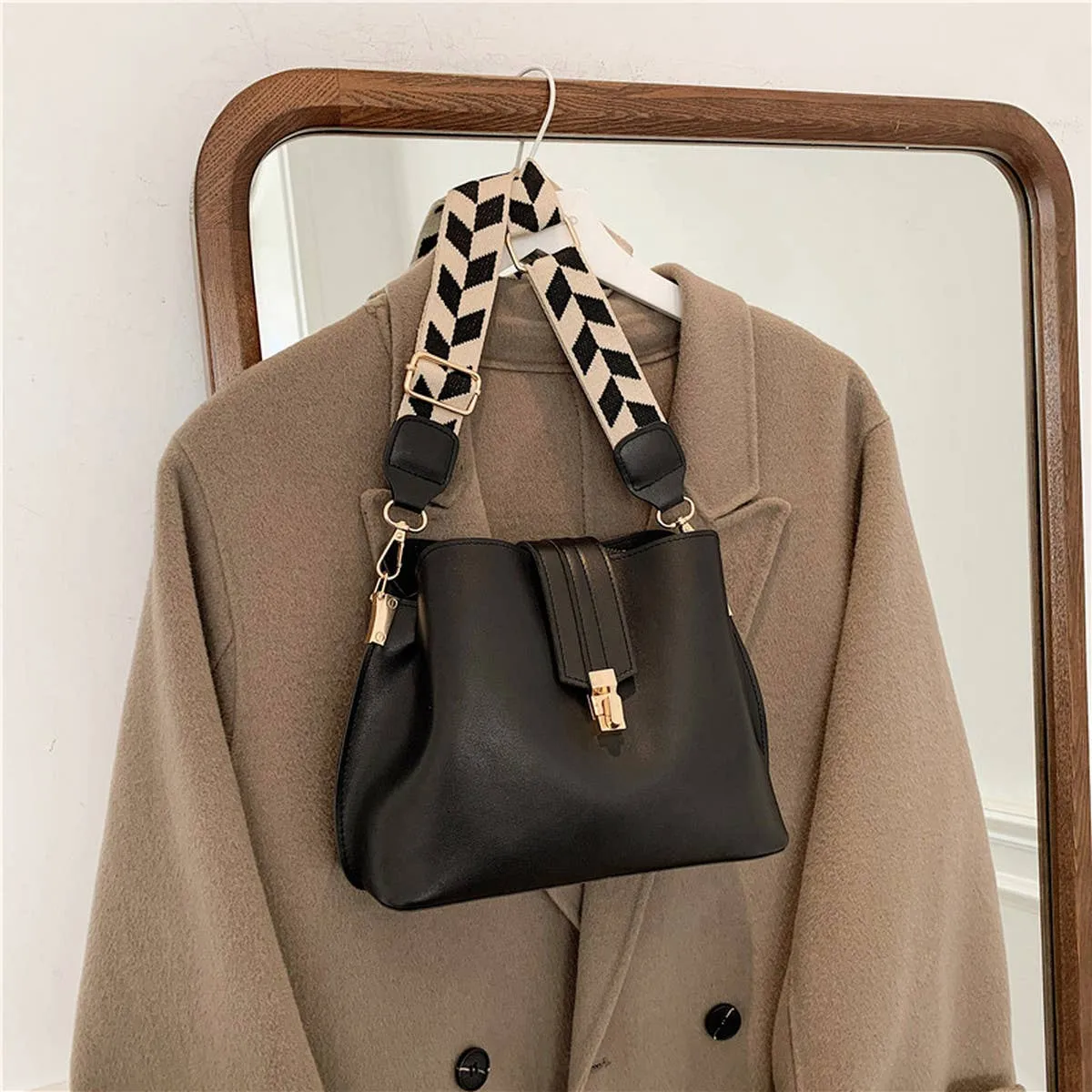WOMEN RETRO SHOULDER BUCKET BAG_CWAB1552: Brown / (OS) 1