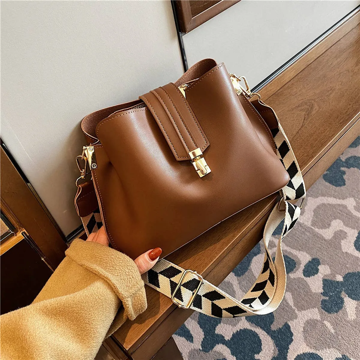 WOMEN RETRO SHOULDER BUCKET BAG_CWAB1552: Brown / (OS) 1