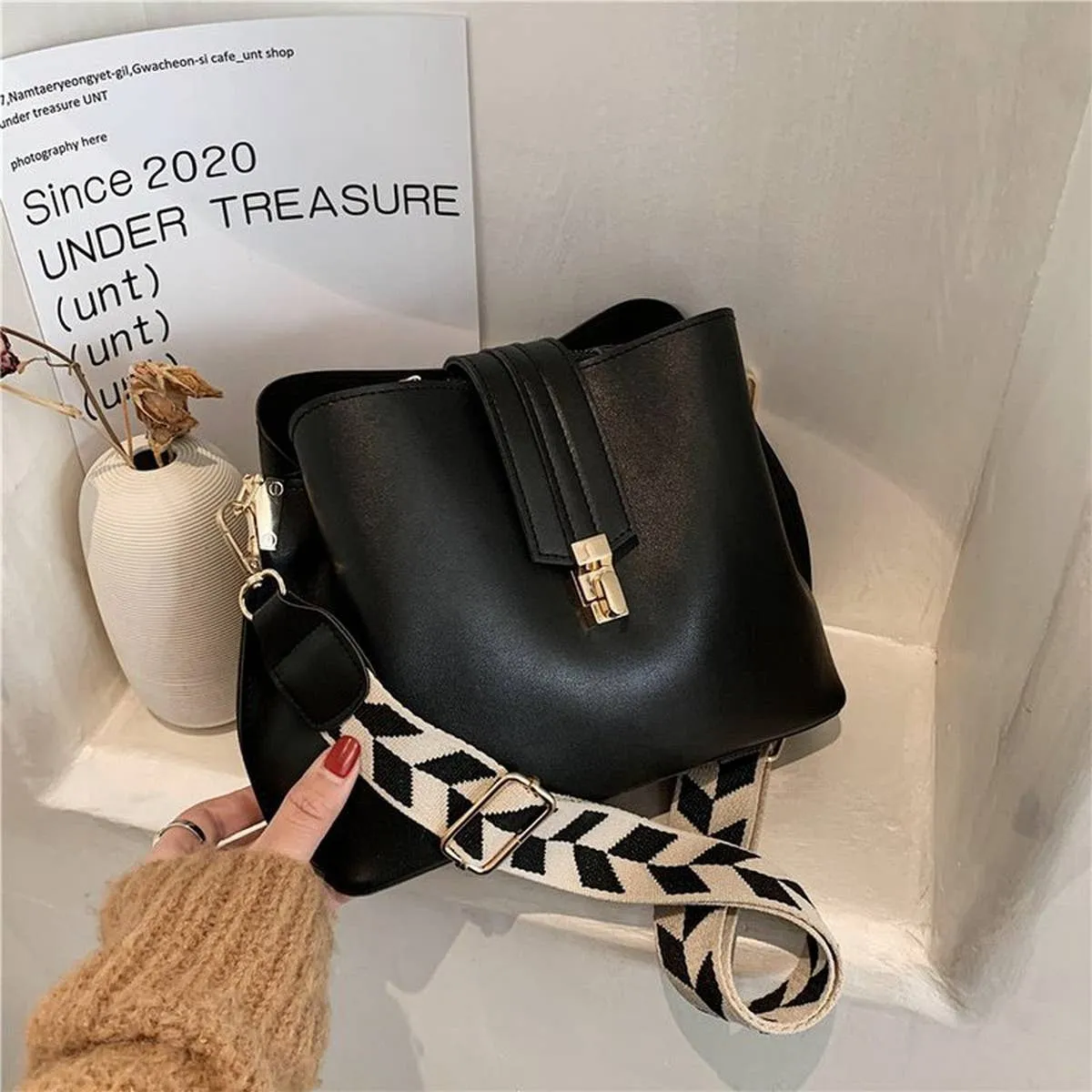 WOMEN RETRO SHOULDER BUCKET BAG_CWAB1552: Brown / (OS) 1